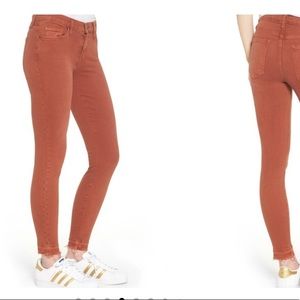 Skinny current/Elliot jeans size 25. Distressed ankles.